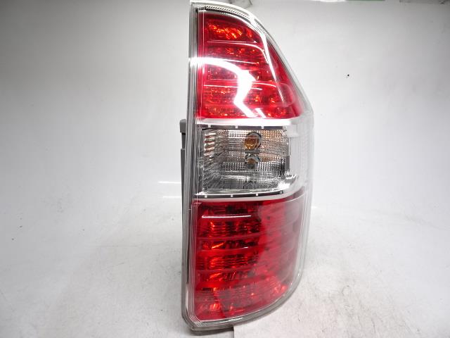 【未使用品‼︎】　トヨタ ノア 純正 テールランプ DBA−ZRR70W 楽天市場】【中古】中古部品 ノア ZRR70W 右ﾃｰﾙﾗﾝﾌﾟ