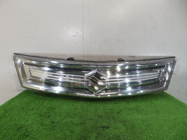 【中古】中古部品 ソリオ MA15S ラジエータグリル 【3260250000-000024263310400】