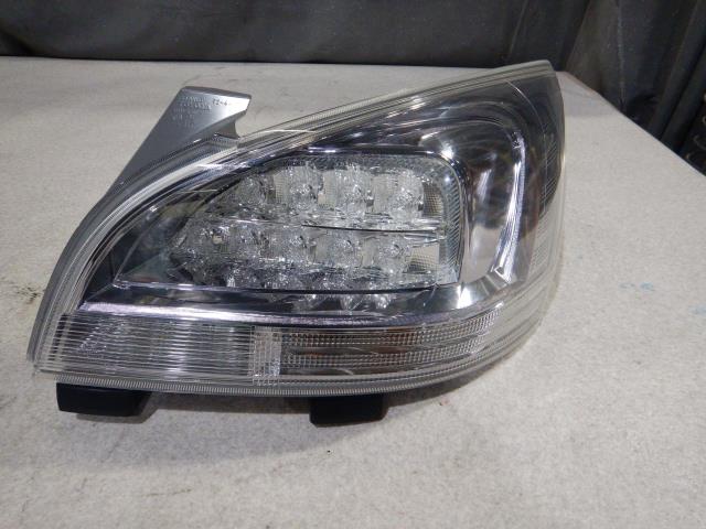 【中古】中古部品 マークXジオ ANA10 右テールランプ 【3330810100-241218000715500】