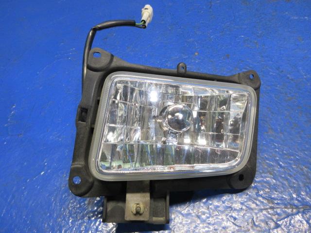 【中古】中古部品 エブリィ DA62W 左ﾌｫｸﾞﾗﾝﾌﾟ 【3310270100-000014556610950】