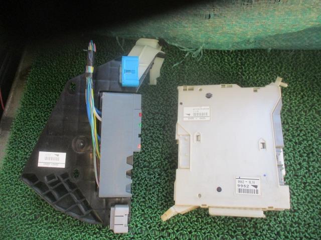 【中古】中古部品 ヴェルファイア ANH20W ﾋｭｰｽﾞﾎﾞｯｸｽ 【3500080000-240827000267800】