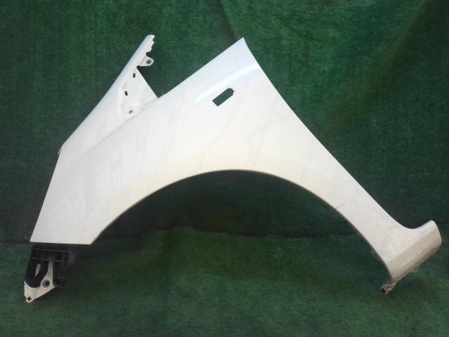 【中古】中古部品 フィット GE6 左ﾌﾛﾝﾄﾌｪﾝﾀﾞｰ 【3260240000-241213000210700】