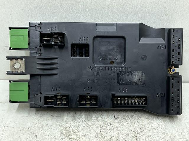 【中古】中古部品 ベンツ Vクラス 638230 ﾋｭｰｽﾞﾎﾞｯｸｽ 【3310070100-0000Y0759067800】