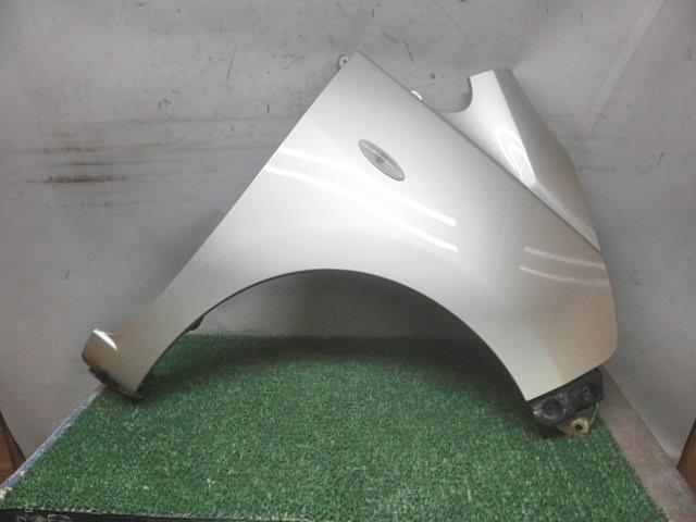 【中古】中古部品 ステラ LA110F 右ﾌﾛﾝﾄﾌｪﾝﾀﾞｰ 【3330380100-000036037610600】