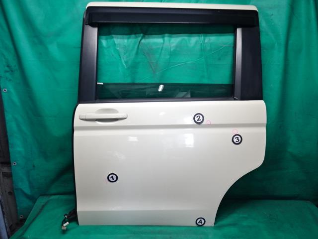 【中古】中古部品 ステップワゴン RK1 左ﾘｱﾄﾞｱ 【3330990500-241224000113400】