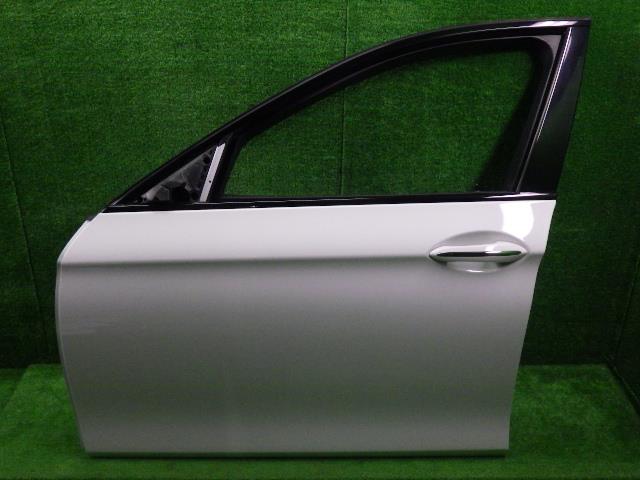 【中古】中古部品 BMW 5シリーズ FW20 左ﾌﾛﾝﾄﾄﾞｱ 【3330250100-000000886713200】