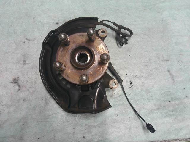 ヴォクシー DBA-ZRR80W 右フロントナックルハブASSY 202 43211-44040