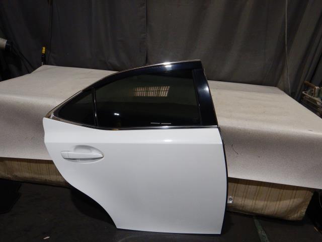 【中古】中古部品 レクサス IS AVE30 右ﾘｱﾄﾞｱ 【3330810100-241225000213300】