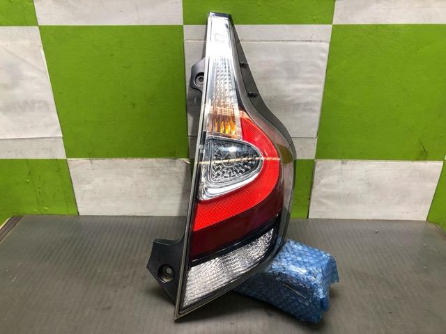 【中古】中古部品 アクア NHP10H 右ﾃｰﾙﾗﾝﾌﾟ 【3330530100-000005327315500】