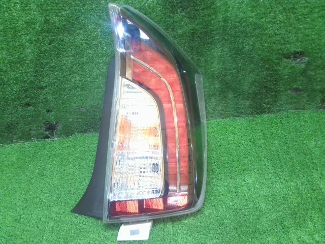 【中古】中古部品 プリウス ZVW30 右ﾃｰﾙﾗﾝﾌﾟ 【3260240000-250108000415500】