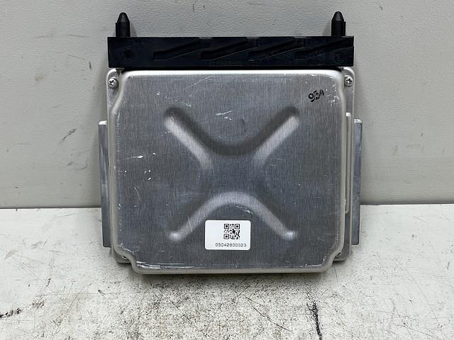 【中古】中古部品 ボルボ 70シリーズ SB5244W ｴﾝｼﾞﾝｺﾝﾋﾟｭｰﾀｰ 【3310070100-0000Y0732463100】