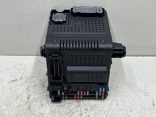 【中古】中古部品 ボルボ 70シリーズ SB5244W ﾋｭｰｽﾞﾎﾞｯｸｽ 【3310070100-0000Y0732467800】