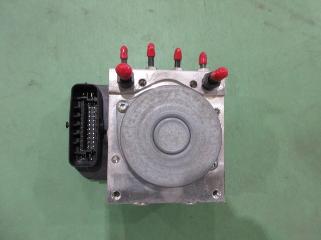 【中古】中古部品 ｅＫワゴン B33W ABSｱｸﾁｭｴｰﾀｰ 【3310590000-000008471242500】