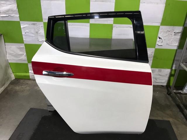 【中古】中古部品 リーフ ZE1 右ﾘｱﾄﾞｱ 【3330530100-000005340613300】