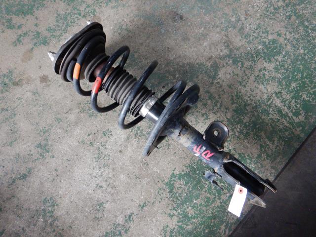 【中古】中古部品 ＳＡＩ AZK10 右ﾌﾛﾝﾄｽﾄﾗｯﾄ 【3330810100-250116000650110】