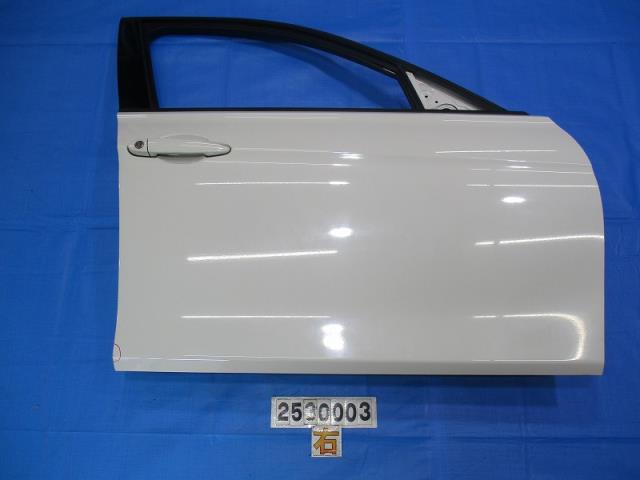【中古】中古部品 BMW 3シリーズ 3A20 右ﾌﾛﾝﾄﾄﾞｱ 【3310040100-000253000313100】