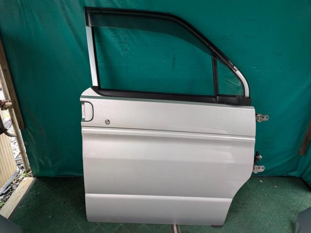 【中古】中古部品 ボンゴフレンディ SGEW 右ﾌﾛﾝﾄﾄﾞｱ 【3310080100-241021000113100】