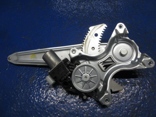 【中古】中古部品 タント LA650S 左ﾘｱﾄﾞｱﾚｷﾞｭﾚｰﾀ･ﾓｰﾀｰ 【3310270100-000014577113420】