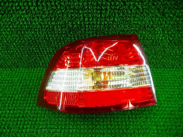 【中古】中古部品 ウィンダム MCV21 左ﾃｰﾙﾗﾝﾌﾟ 【3330210100-000037010015600】