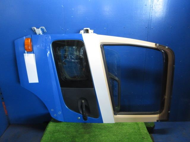 【中古】中古部品 UD日産大型車 CD5ZA 左ﾌﾛﾝﾄﾄﾞｱ 【3310270100-000014510613200】 32,533円