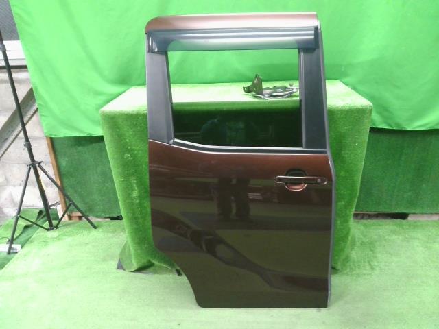 【中古】中古部品 デイズルークス B21A 右ﾘｱﾄﾞｱ 【3310200100-000021476613300】