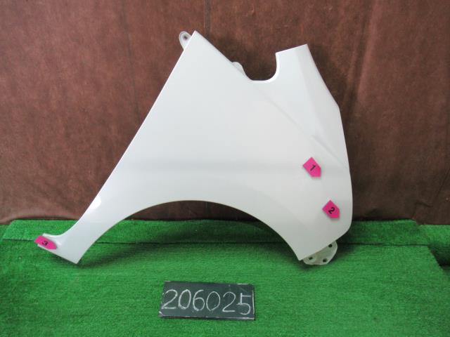 【中古】中古部品 ステラ LA100F 右ﾌﾛﾝﾄﾌｪﾝﾀﾞｰ 【3310120100-250118000310600】