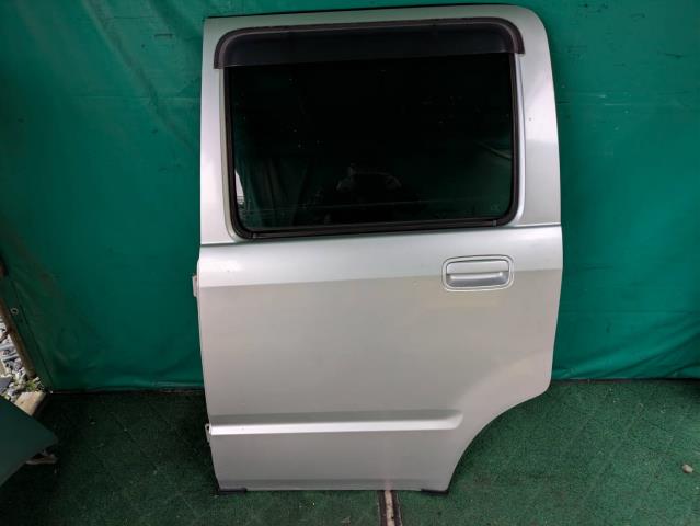 【中古】中古部品 ワゴンＲ MH22S 左ﾘｱﾄﾞｱ 【3310080100-241203000113400】