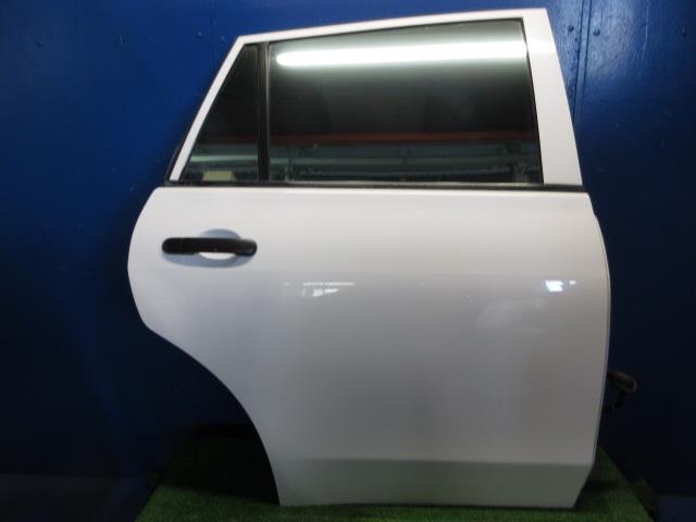 【中古】中古部品 ファミリア BVY12 右ﾘｱﾄﾞｱ 【3310270100-000014576113300】