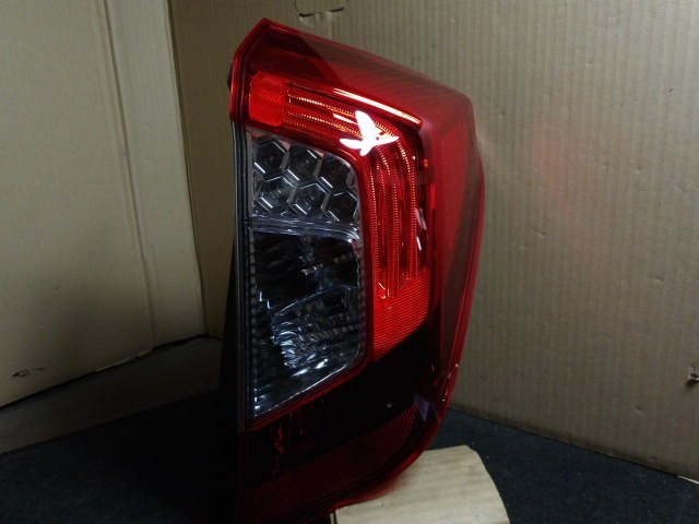 【中古】中古部品 フィット GP5 右ﾃｰﾙﾗﾝﾌﾟ 【3310420000-000010589915500】 10,230円