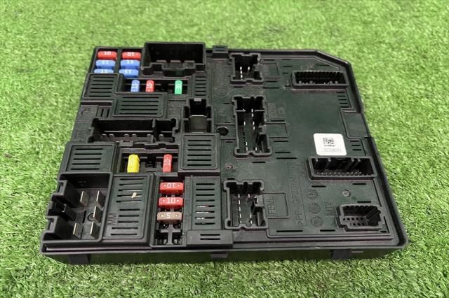 【中古】中古部品 セレナ GFNC27 ﾋｭｰｽﾞﾎﾞｯｸｽ 【3330240100-002024684367800】
