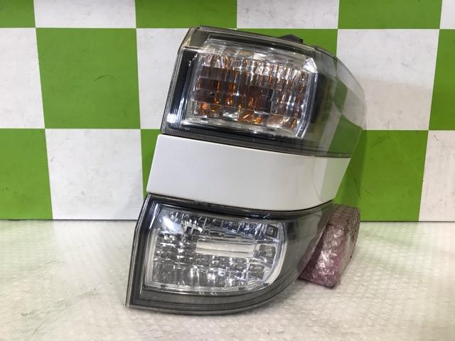 【中古】中古部品 ヴェルファイア ANH20W 右ﾃｰﾙﾗﾝﾌﾟ 【3330530100-000005350015500】 10,230円
