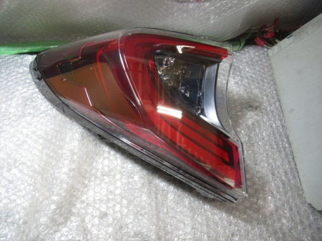 【中古】中古部品 Ｃ－ＨＲ ZYX10 左ﾃｰﾙﾗﾝﾌﾟ 【3500220000-250130500515600】