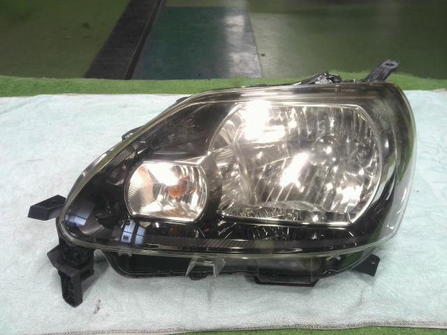 【中古】中古部品 ポルテ NCP141 左ﾍｯﾄﾞﾗﾝﾌﾟ 【3310200100-000021359010900】