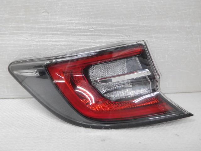 【中古】中古部品 カローラスポーツ ZWE211H 左ﾃｰﾙﾗﾝﾌﾟ 【3380050000-000036674915600】