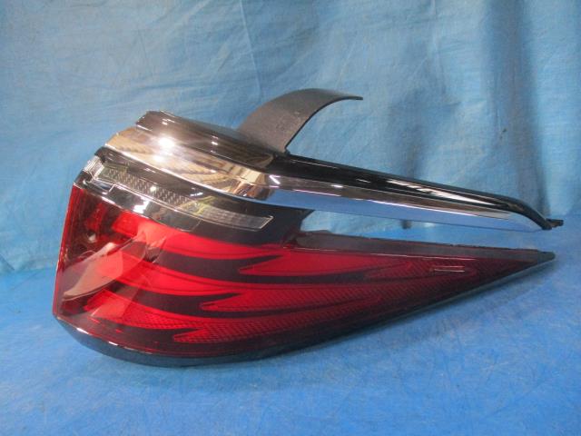 【中古】中古部品 アルファード AGH40W 右テールランプ 【3310160100-000000000115500】|e-cleマート