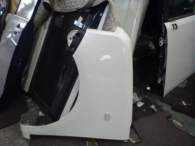 【中古】中古部品 ムーヴコンテ L585S 左ﾌﾛﾝﾄﾌｪﾝﾀﾞｰ 【3331010800-000022986610700】 7,700円