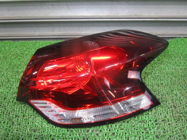 【中古】中古部品 シトロエン DS4 B7C5F06S 右ﾃｰﾙﾗﾝﾌﾟ 【3330540100-250207000515500】