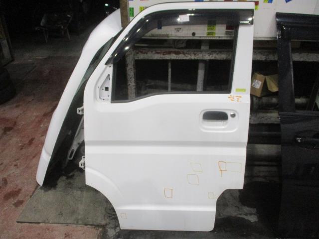 【中古】中古部品 エブリィ DA17V 左ﾌﾛﾝﾄﾄﾞｱ 【3310160100-000004421613200】