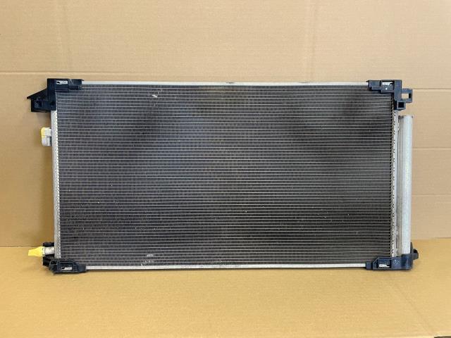 【中古】中古部品 プリウス ZVW55 ｺﾝﾃﾞﾝｻｰ 【3330650100-000253000660600】 9,997円
