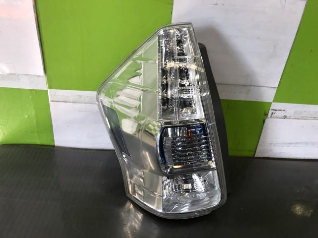 【中古】中古部品 プリウスα ZVW41W 左ﾃｰﾙﾗﾝﾌﾟ 【3330530100-000005352915600】