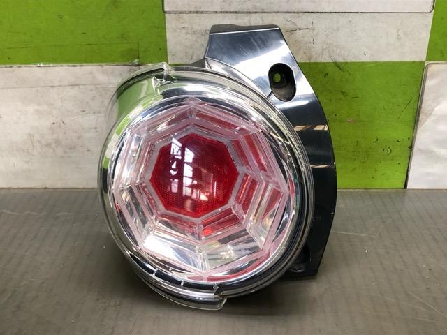 【中古】中古部品 キャスト LA250S 左ﾃｰﾙﾗﾝﾌﾟ 【3330530100-000005353715600】