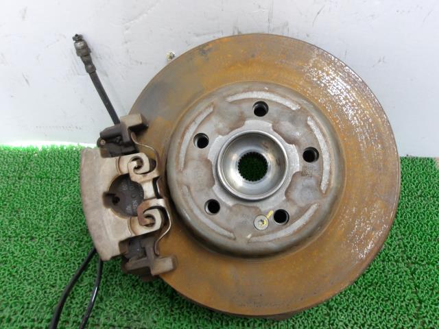 【中古】中古部品 ベンツ Cクラス 205040C 右ﾘｱﾅｯｸﾙﾊﾌﾞ 【3310250100-000253001844410】