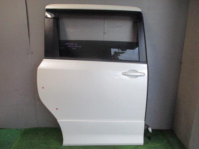 【中古】中古部品 ノア ZRR70W 右ﾘｱﾄﾞｱ 【3330560100-220112000313300】 14,964円