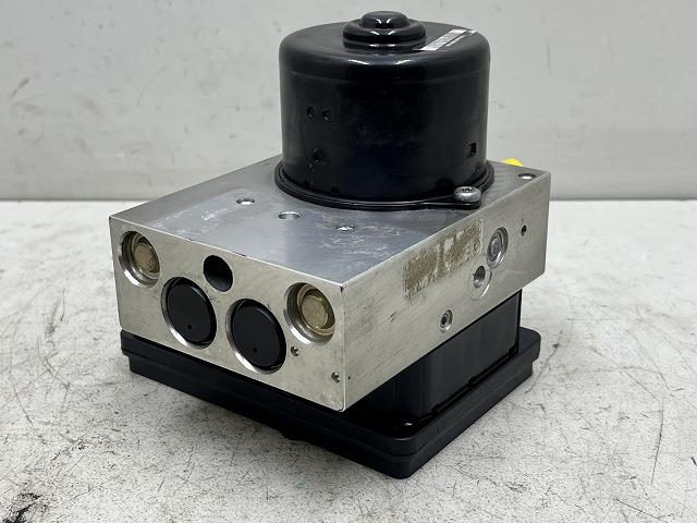 【中古】中古部品 ベンツ Cクラス 203242 ABSｱｸﾁｭｴｰﾀｰ 【3310070100-0000Y0746442500】