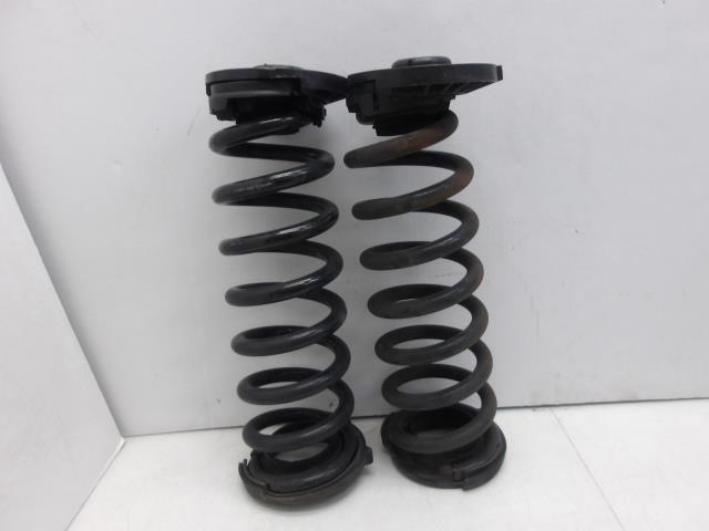 【中古】中古部品 ベンツ Cクラス 205040C ﾘｱｽﾌﾟﾘﾝｸﾞｾｯﾄ 【3310250100-000253001851400】