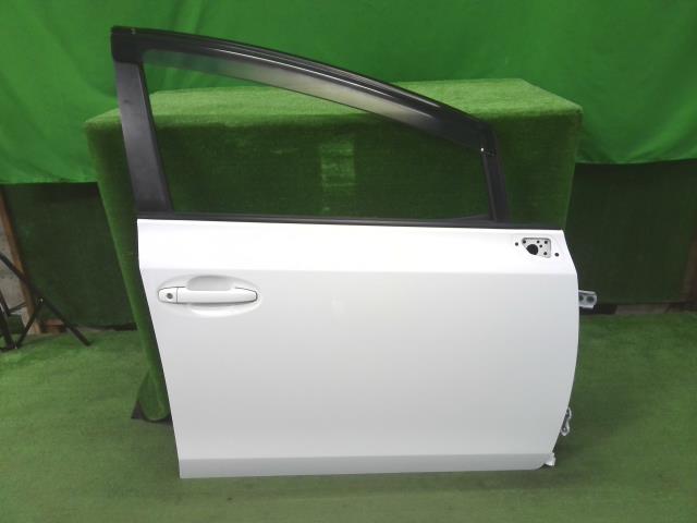【中古】中古部品 プリウスα ZVW41W 右ﾌﾛﾝﾄﾄﾞｱ 【3310200100-000021491613100】