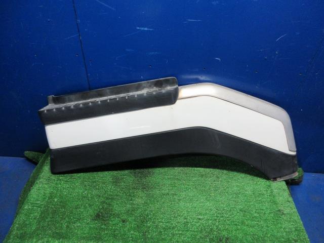 【中古】中古部品 UD日産大型車 CD53BNH 右ﾌﾛﾝﾄﾌｪﾝﾀﾞｰ 【3310270100-000014353910600】