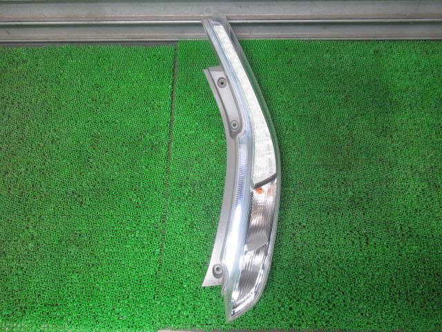 【中古】中古部品 リーフ ZE0 右ﾃｰﾙﾗﾝﾌﾟ 【3330540100-250215000215500】
