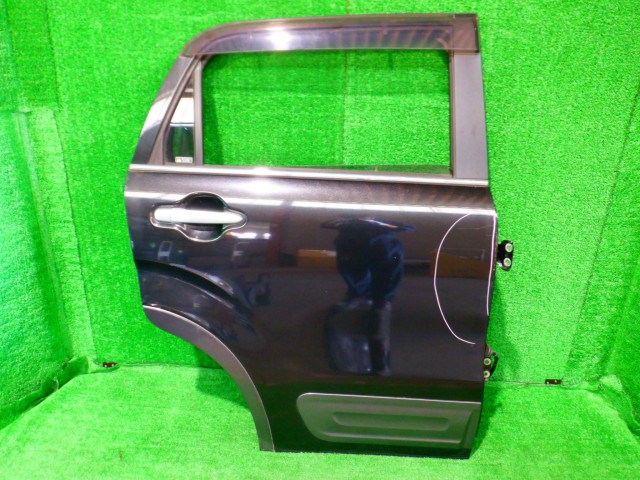 【中古】中古部品 キャスト LA250S 右ﾘｱﾄﾞｱ 【3340140100-000025038813300】
