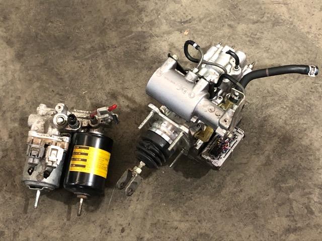 【中古】中古部品 プリウスα ZVW41W ABSｱｸﾁｭｴｰﾀｰ 【3330530100-000005352942500】